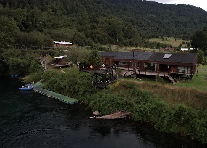 Pucontours River Lodge