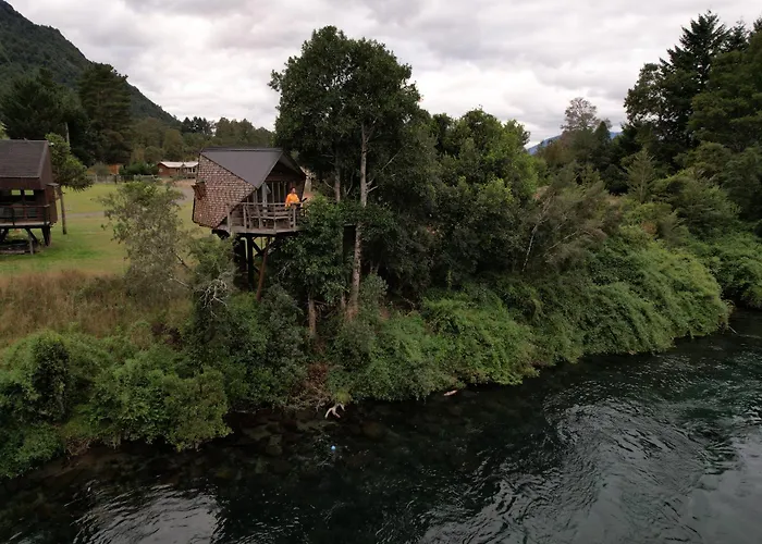 Pucontours River Lodge