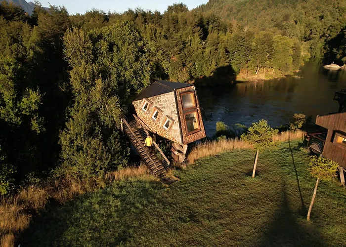 Pucontours River Lodge