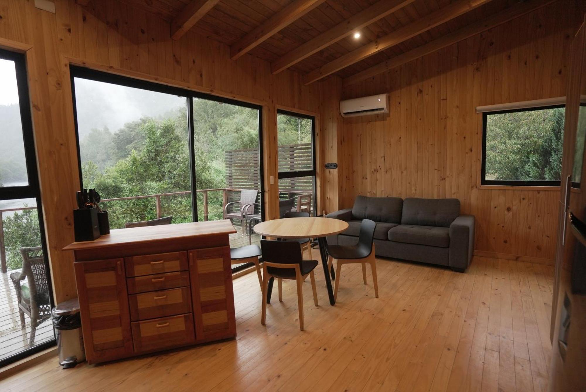 Pucontours River Lodge *