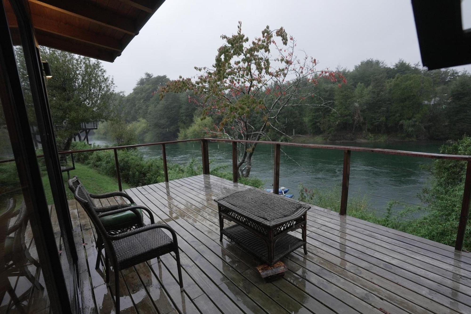 Lodge Pucontours River *