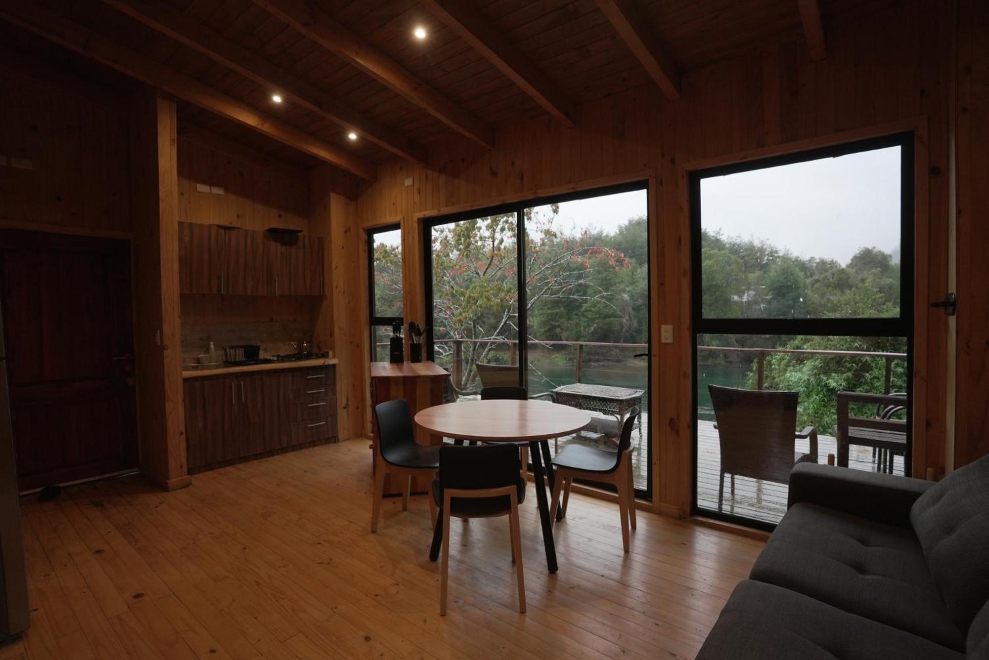Lodge Pucontours River *