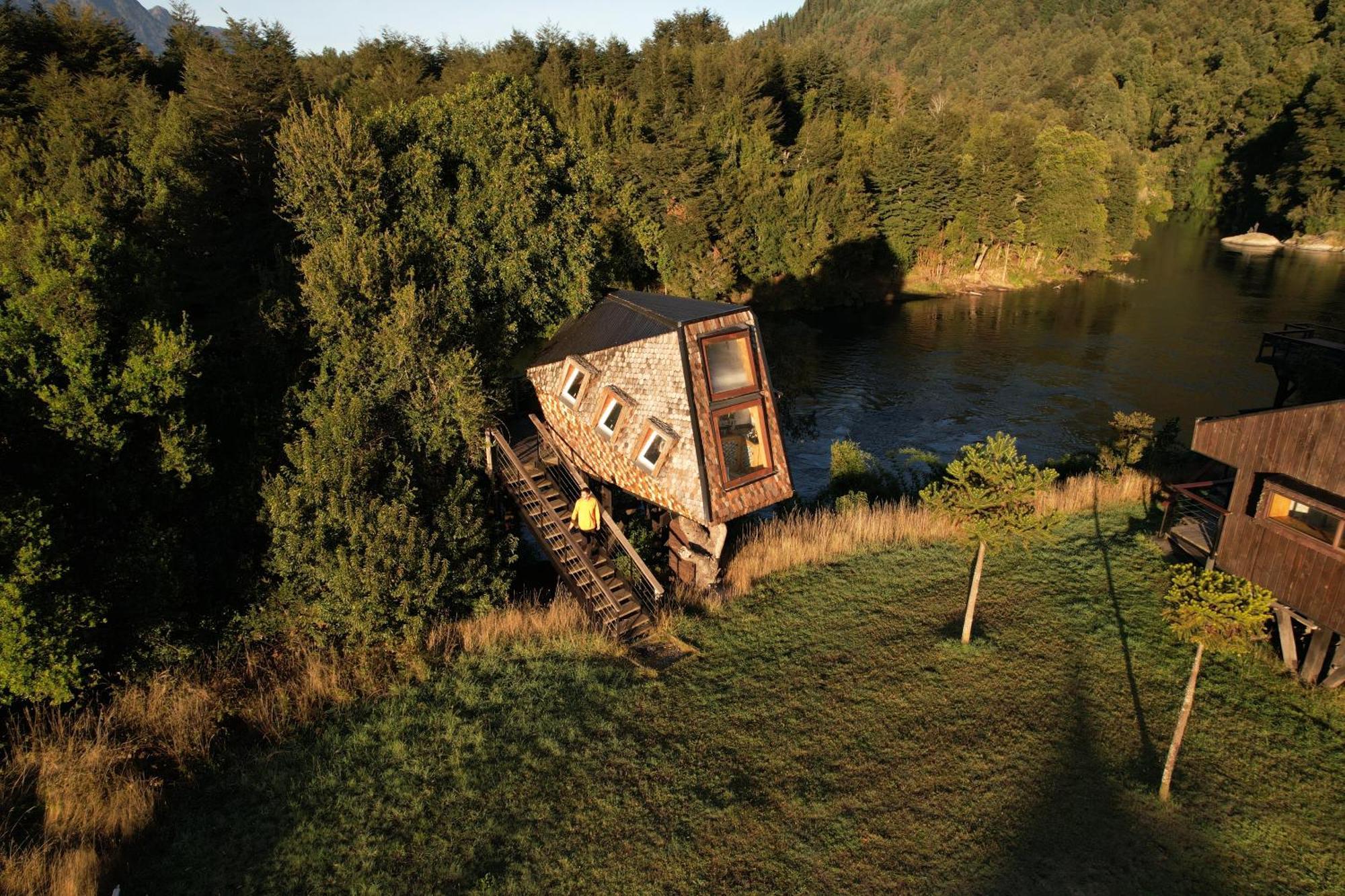 Lodge Pucontours River